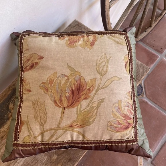 RAYMOND WAITES New Never Used Vtg 16” Decorative Throw Pillow Tulip Floral NICE! - Picture 3 of 10